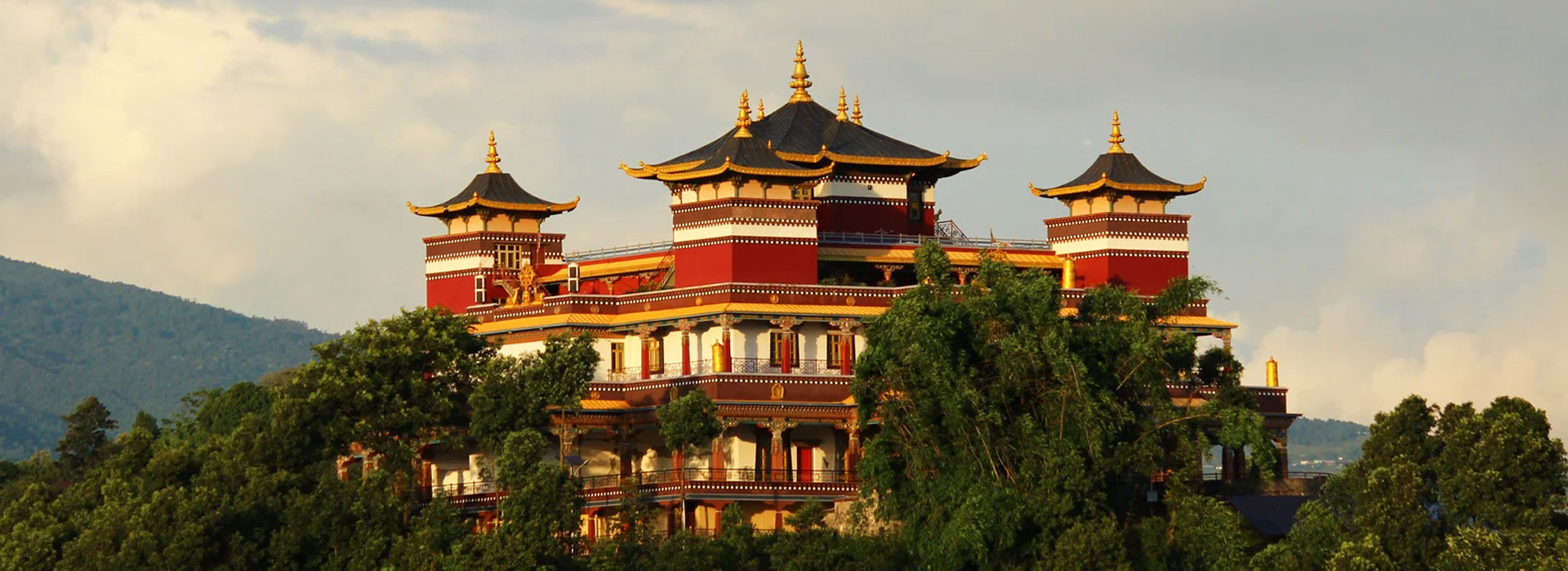 Temples & Peaks of Nepal